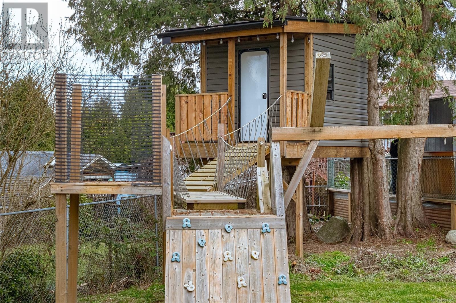 Photo 39 of 621 Wallace Pl, Ladysmith BC
