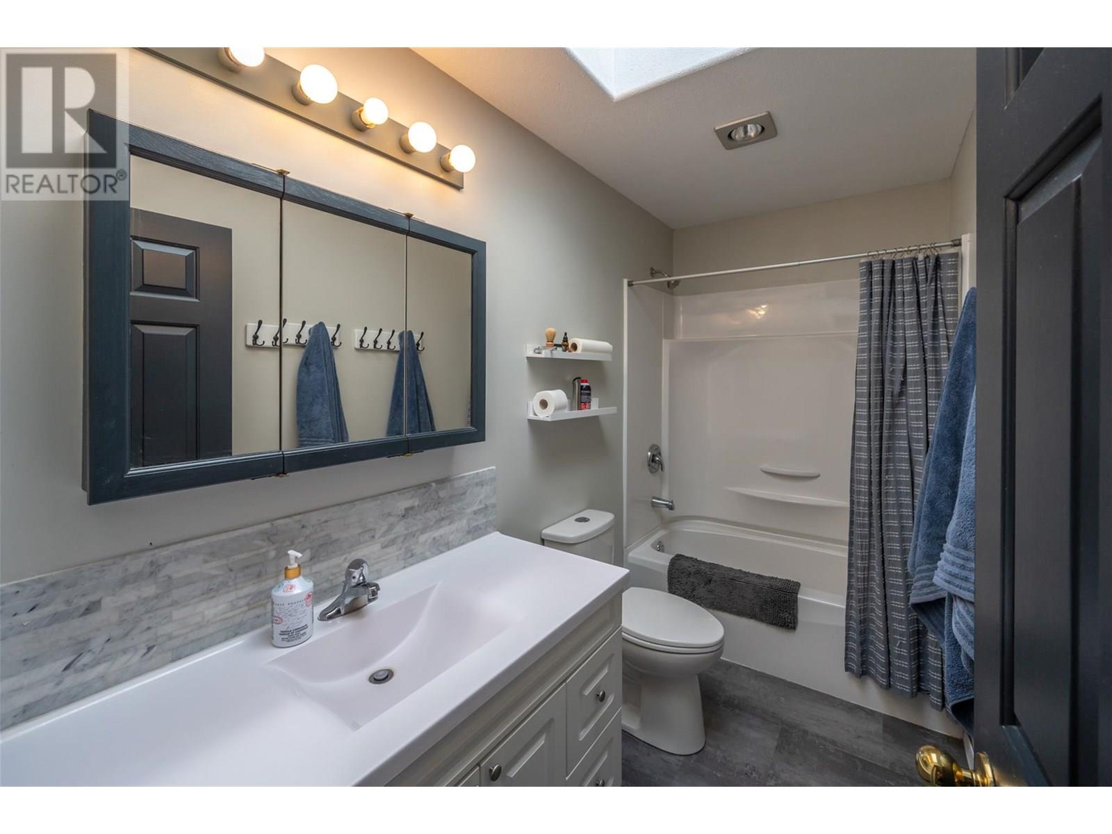 445 5 Road, Oliver