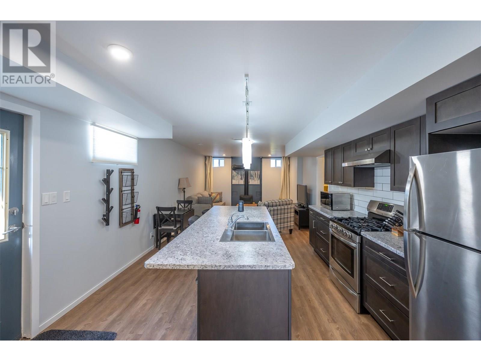 445 5 Road, Oliver