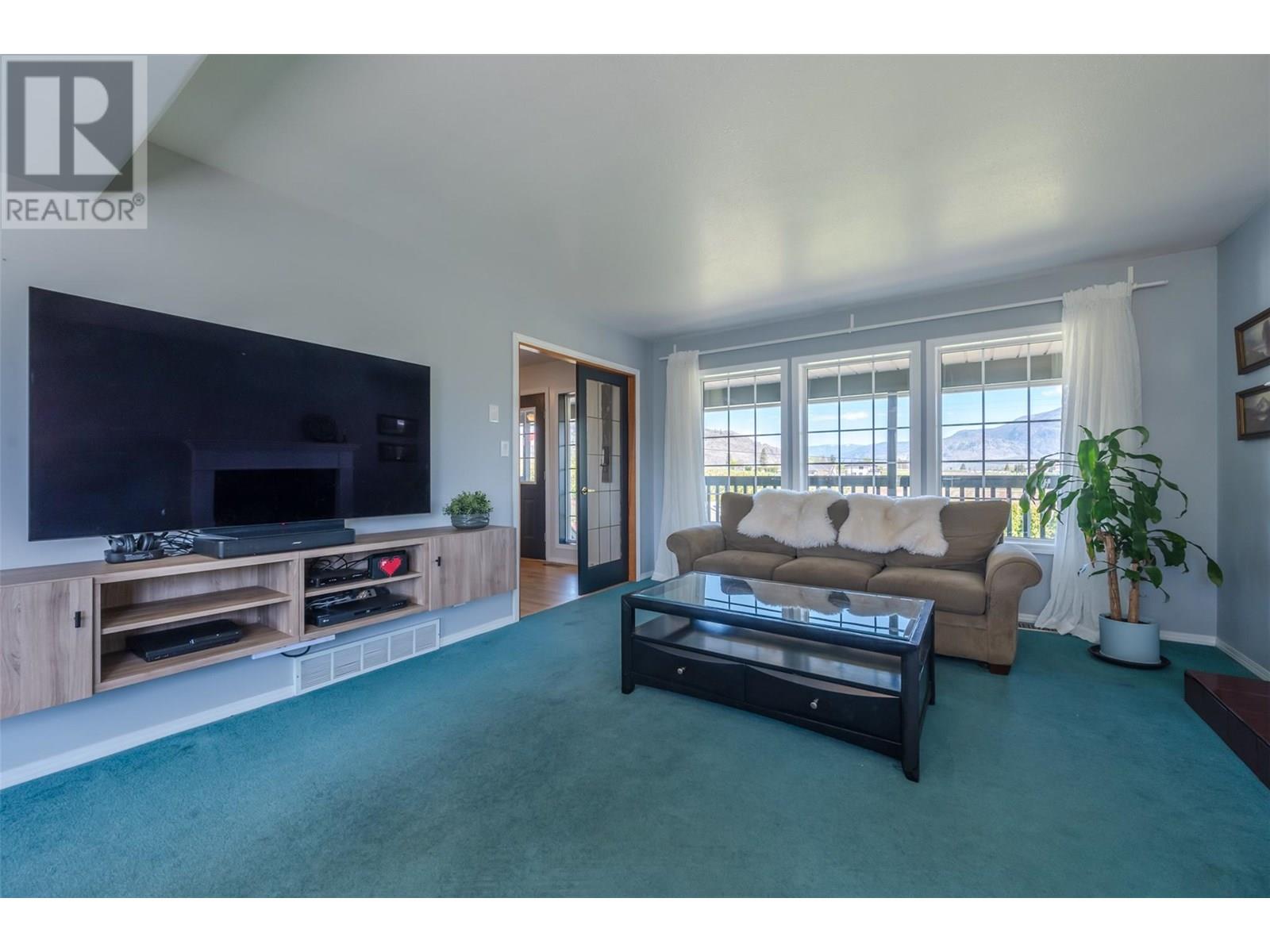 445 5 Road, Oliver