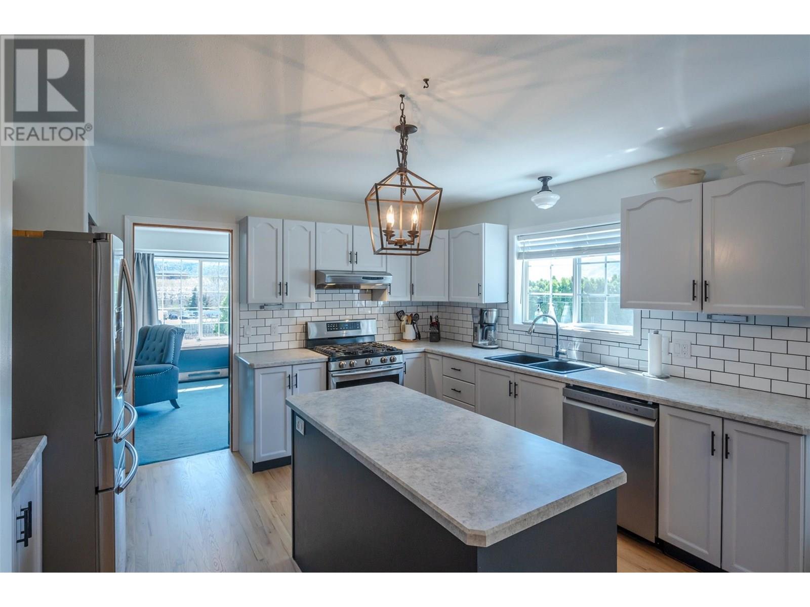 445 5 Road, Oliver