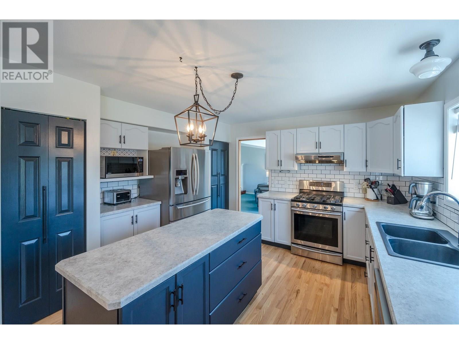 445 5 Road, Oliver