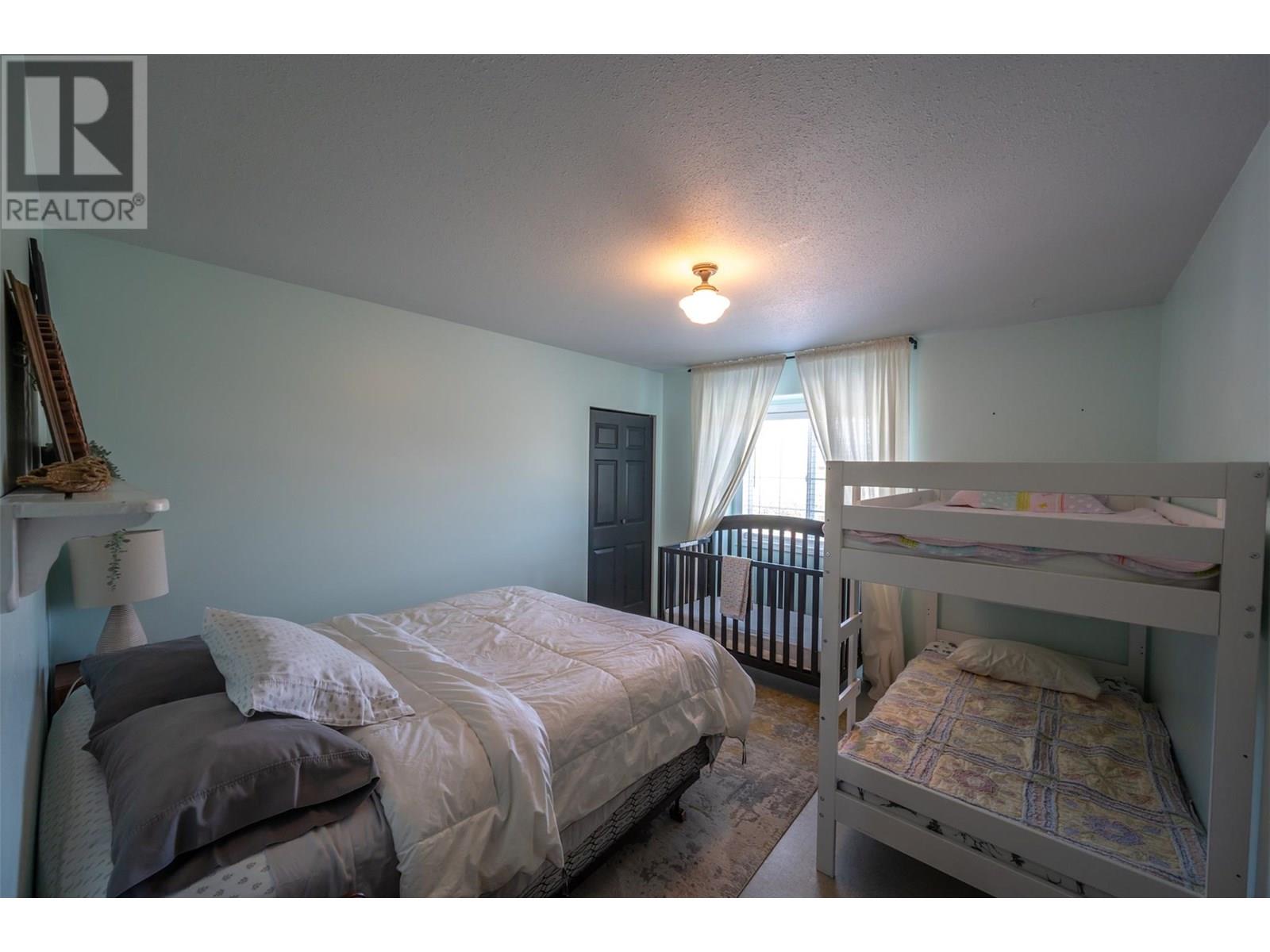 445 5 Road, Oliver
