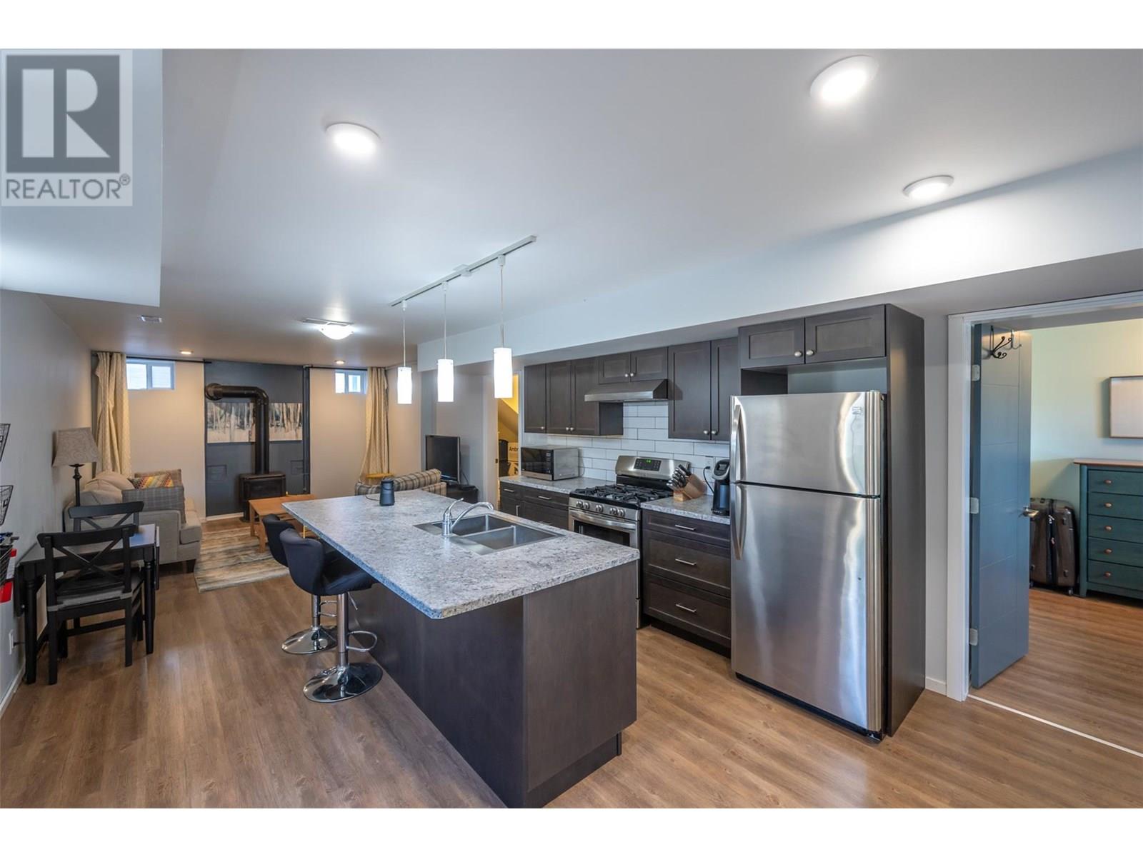 445 5 Road, Oliver