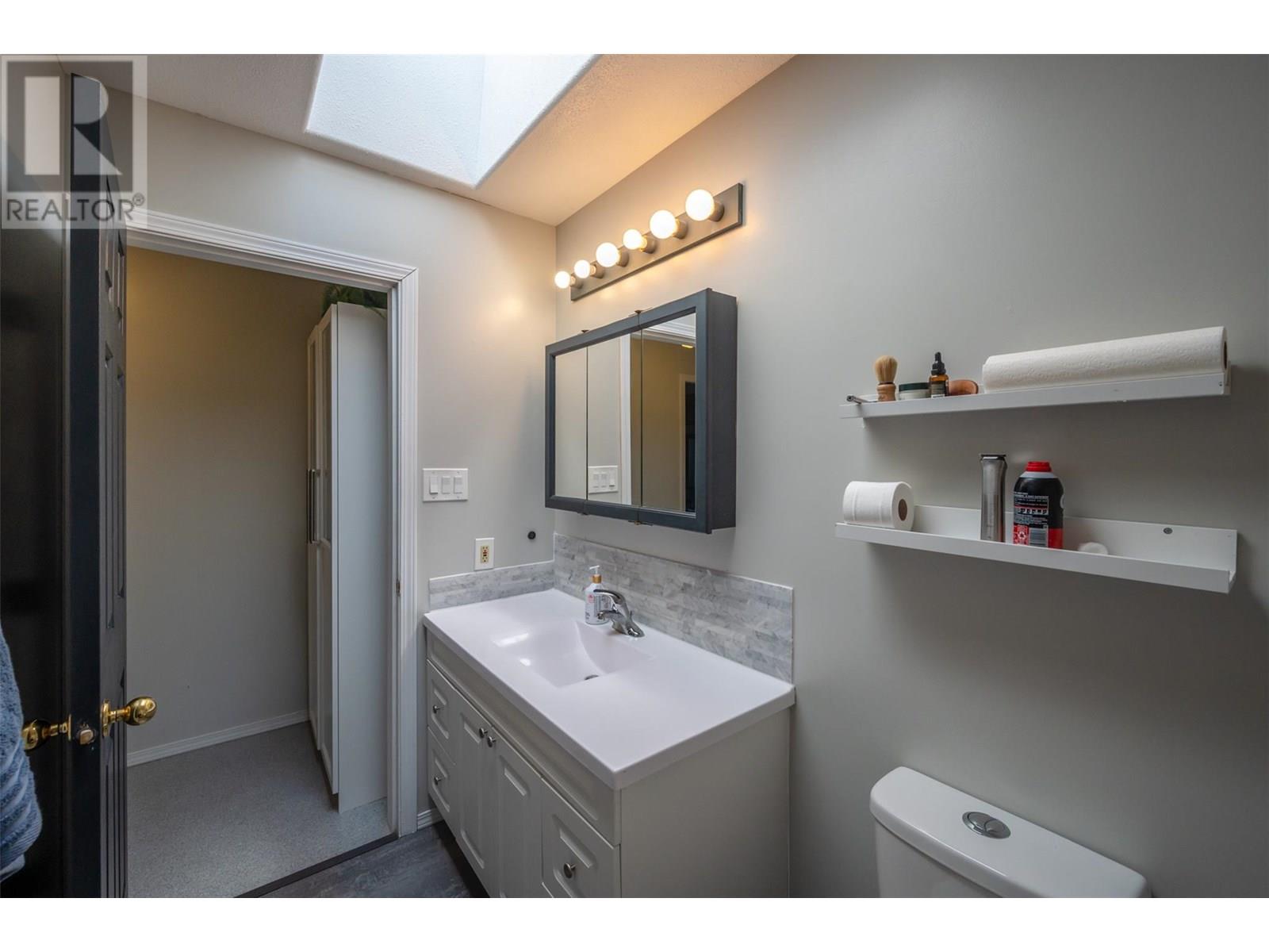 445 5 Road, Oliver