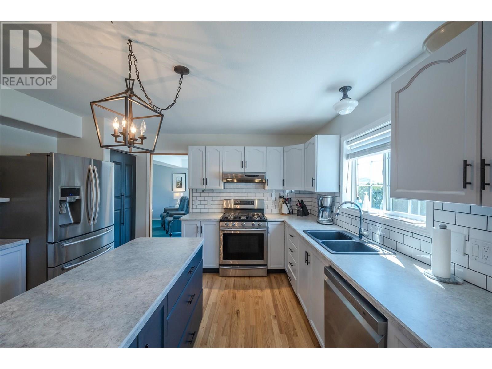 445 5 Road, Oliver