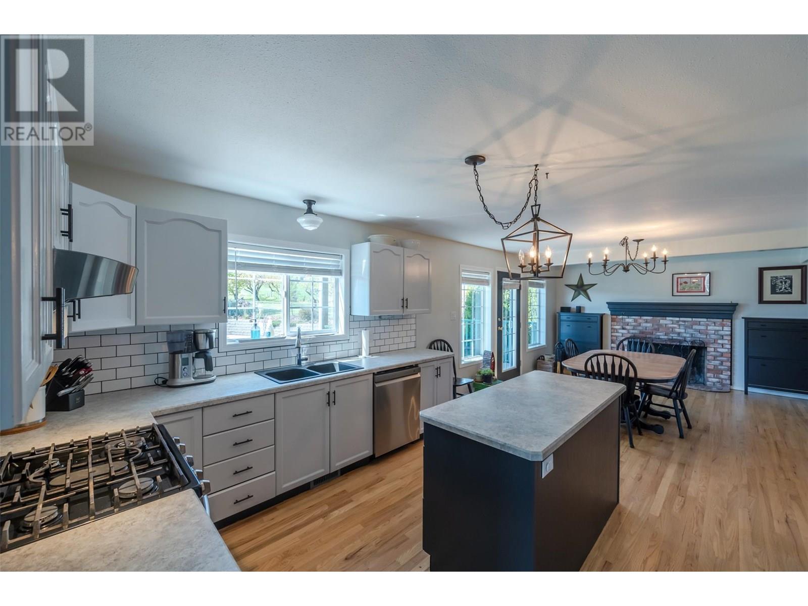 445 5 Road, Oliver