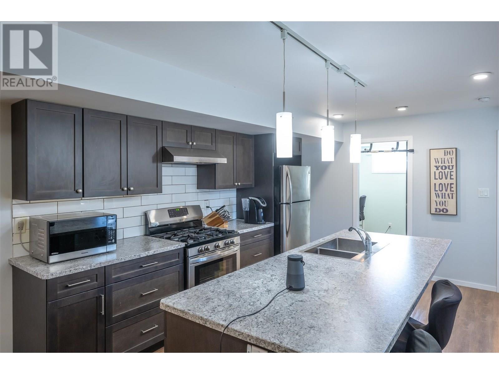 445 5 Road, Oliver