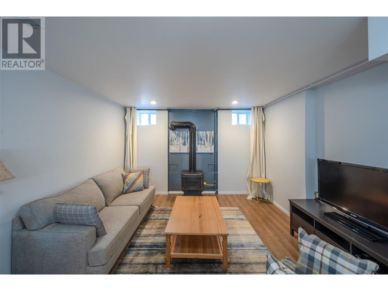 445 5 Road, Oliver