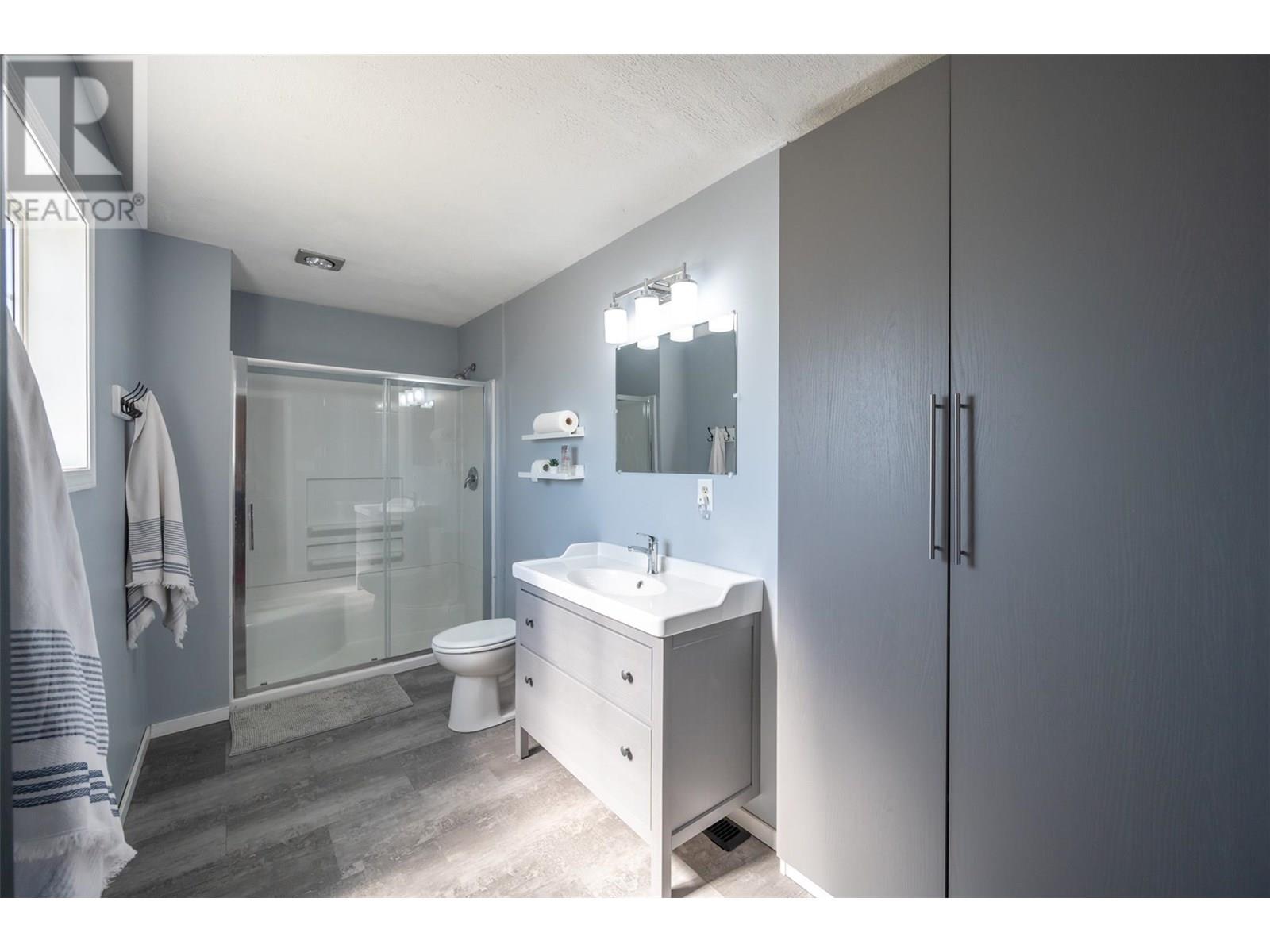 445 5 Road, Oliver