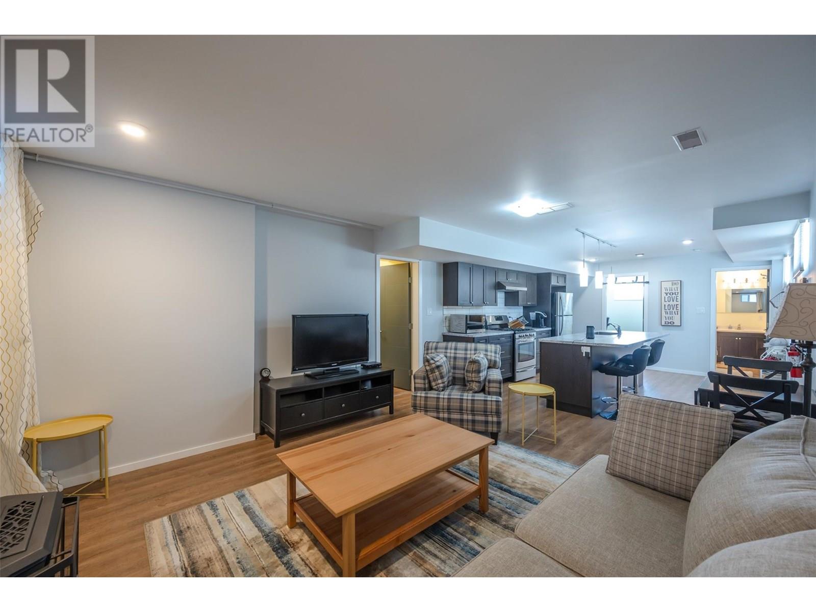 445 5 Road, Oliver