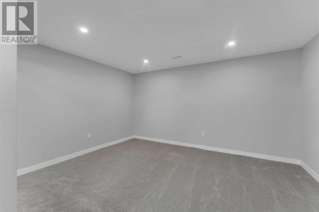 Single Family House for Sale in   Avenue NE Pineridge Calgary 