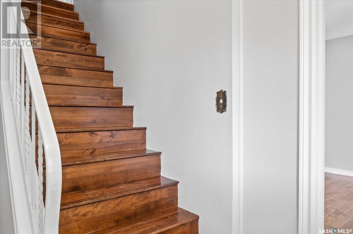 Single Family House 2 Level for Sale in  LANCASTER PLACE Regina 