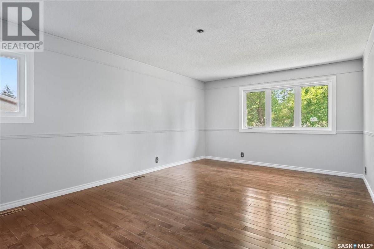 Single Family House 2 Level for Sale in  LANCASTER PLACE Regina 