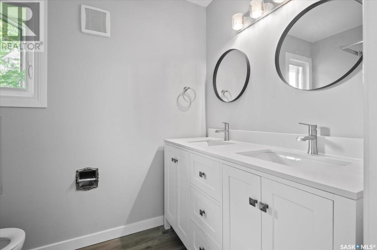 Single Family House 2 Level for Sale in  LANCASTER PLACE Regina 