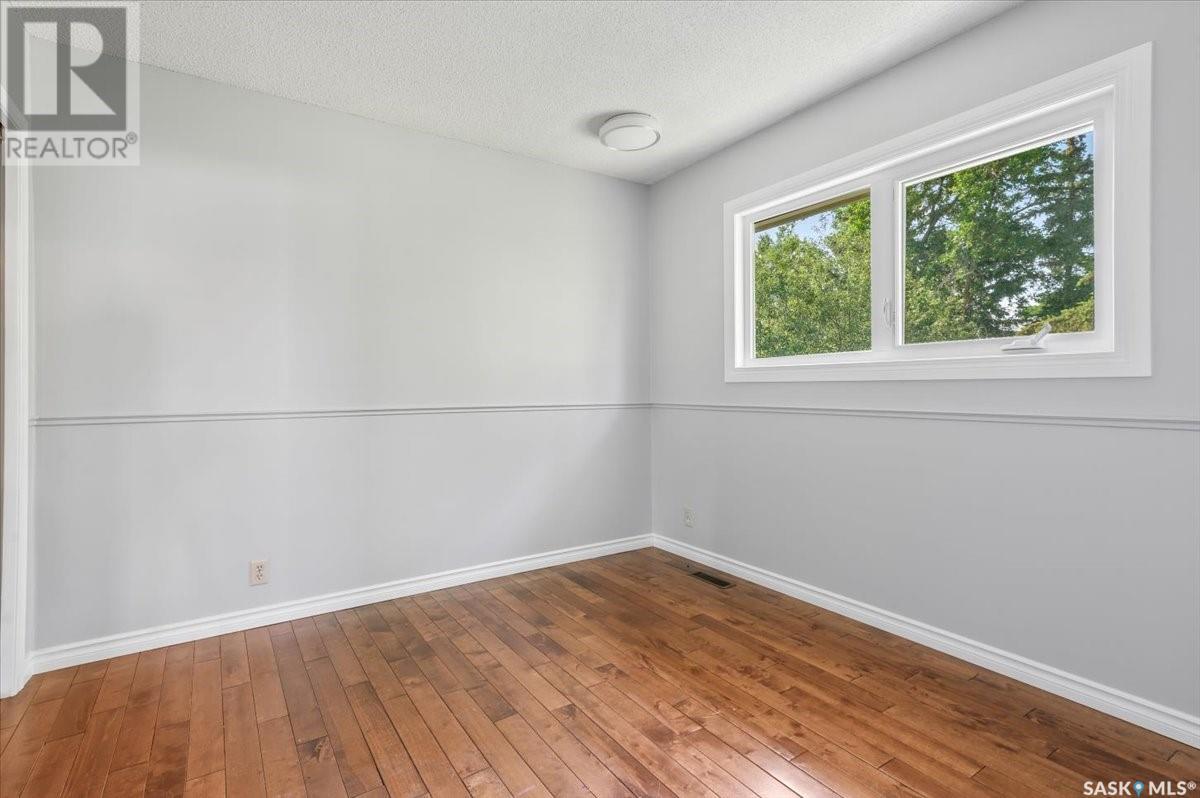Single Family House 2 Level for Sale in  LANCASTER PLACE Regina 