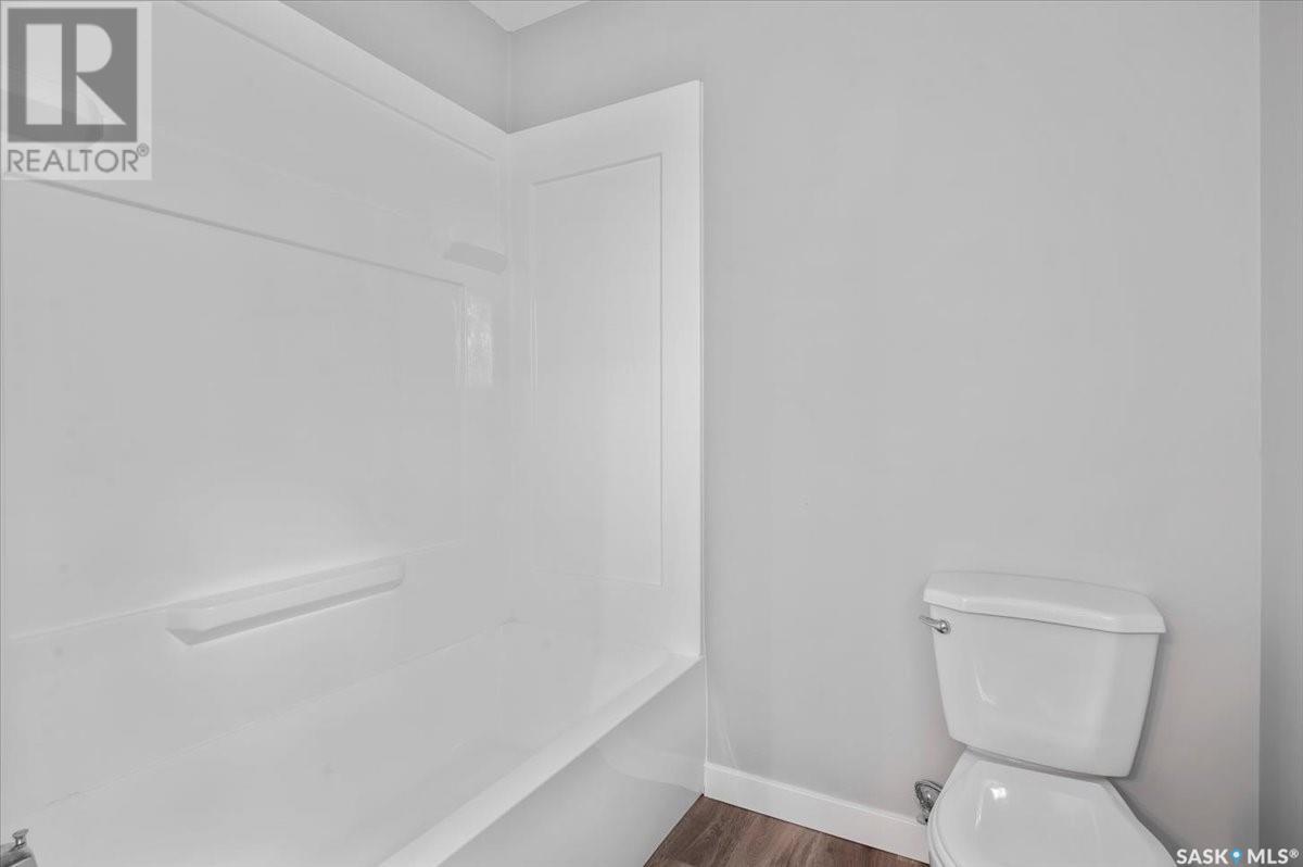 Single Family House 2 Level for Sale in  LANCASTER PLACE Regina 