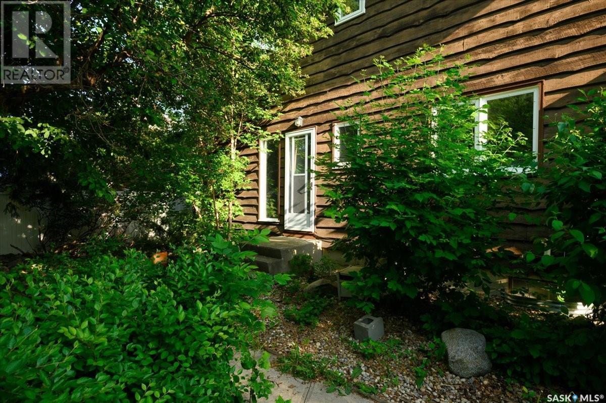 Single Family House 2 Level for Sale in  LANCASTER PLACE Regina 