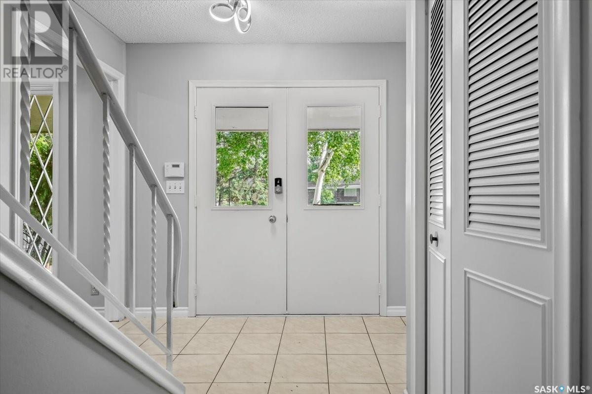 Single Family House 2 Level for Sale in  LANCASTER PLACE Regina 