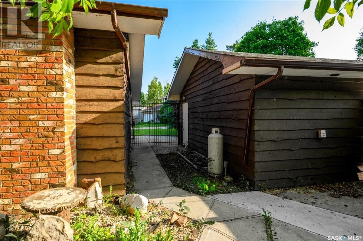 Single Family House 2 Level for Sale in  LANCASTER PLACE Regina 