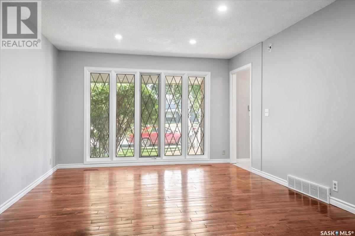 Single Family House 2 Level for Sale in  LANCASTER PLACE Regina 
