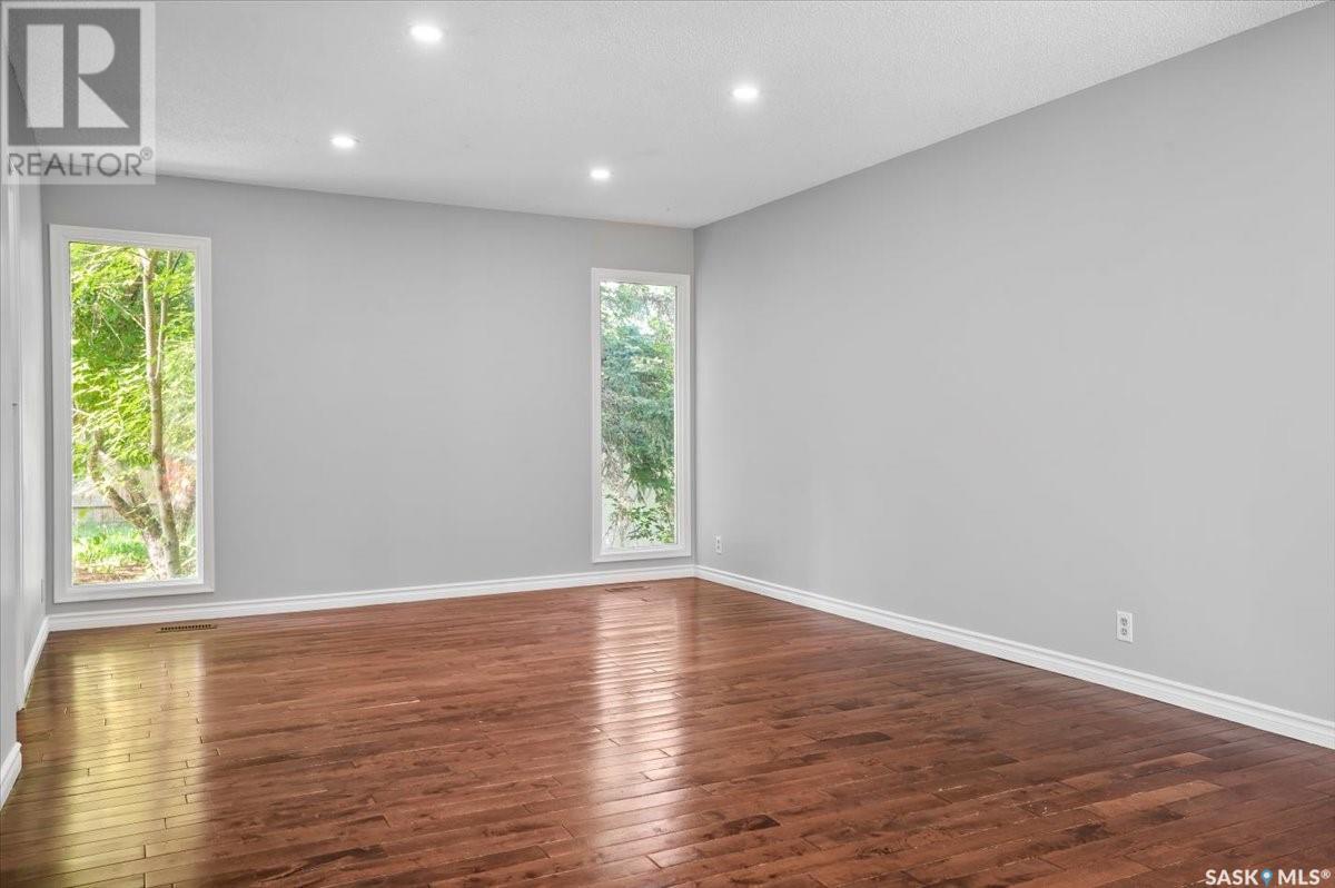 Single Family House 2 Level for Sale in  LANCASTER PLACE Regina 