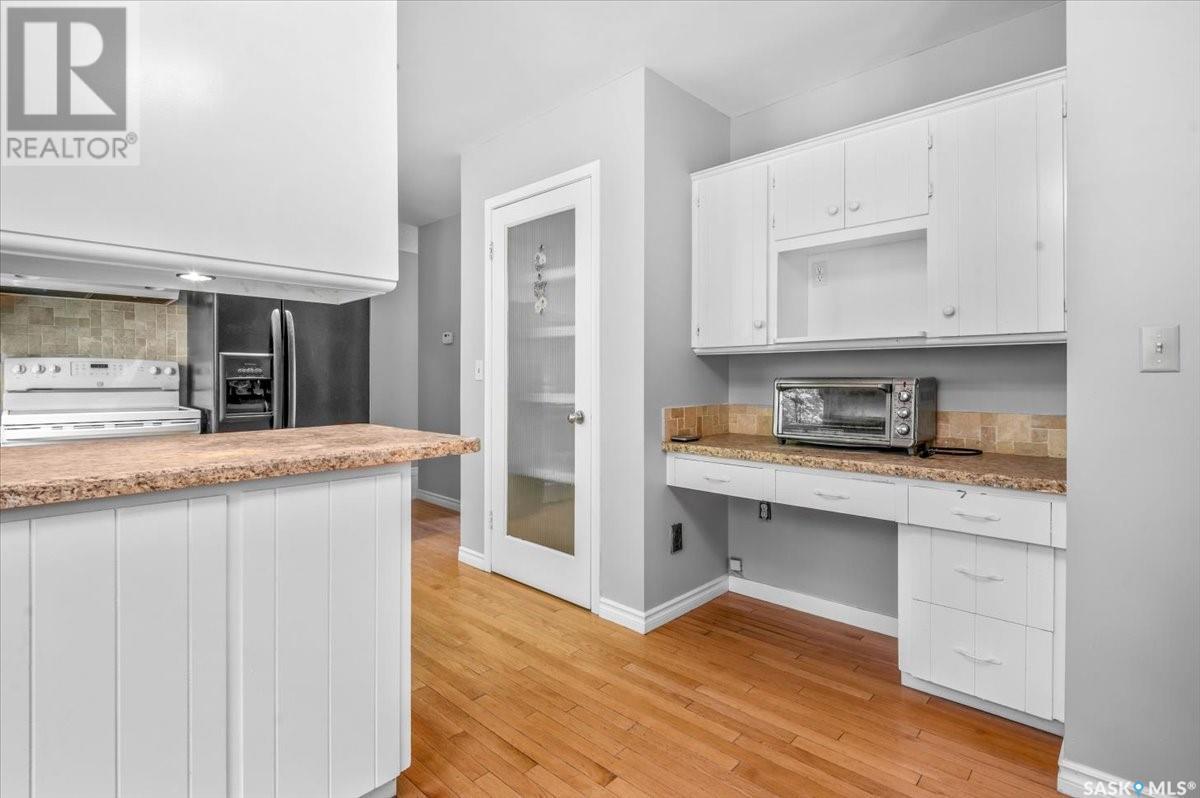 Single Family House 2 Level for Sale in  LANCASTER PLACE Regina 