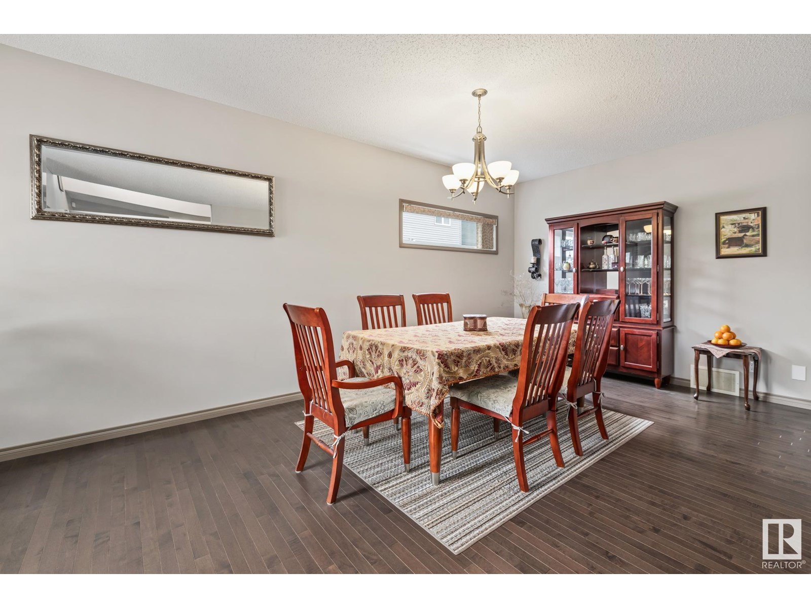 Photo 15 of 9520 206 St Nw, Edmonton AB