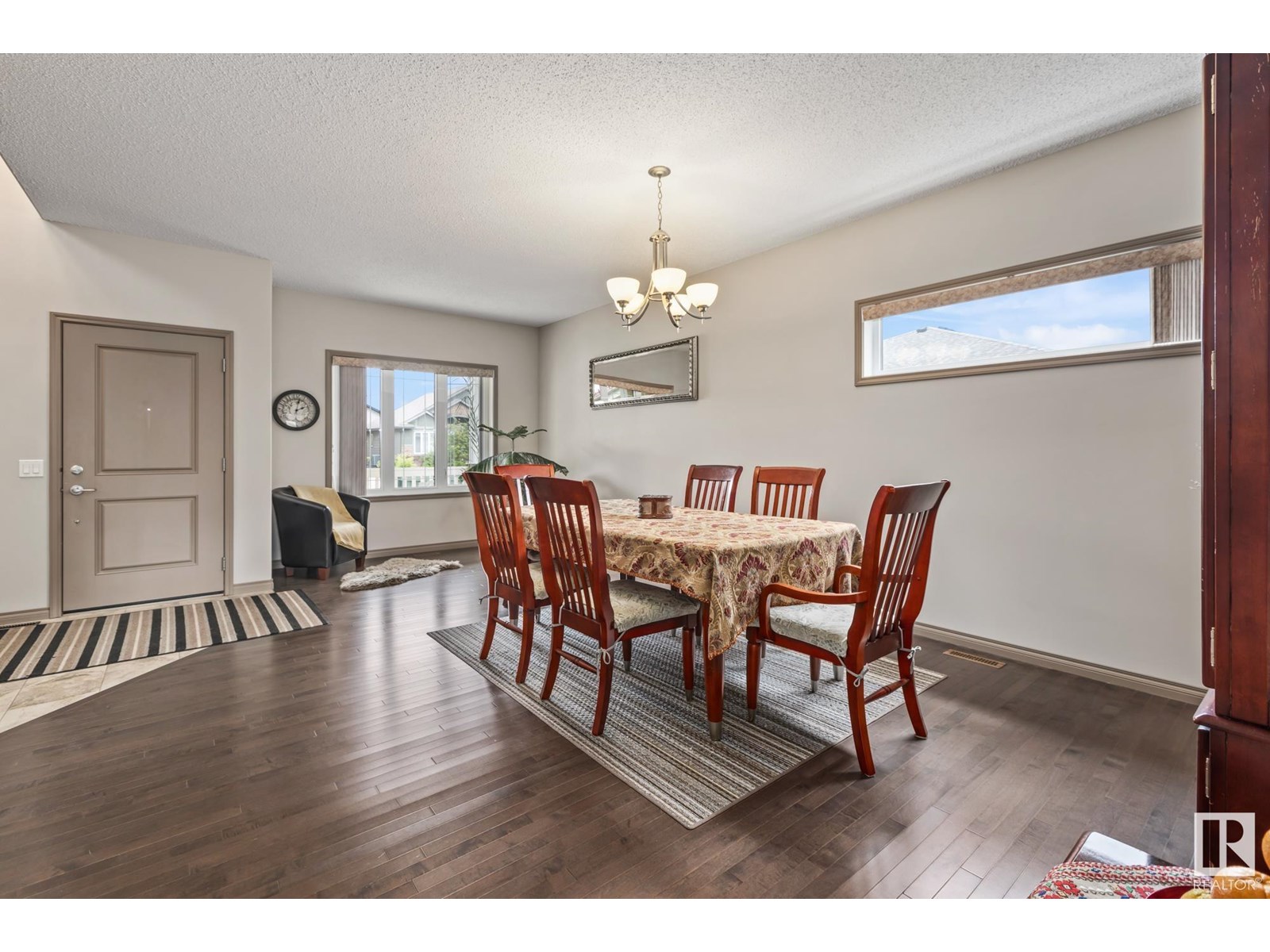 Photo 14 of 9520 206 St Nw, Edmonton AB