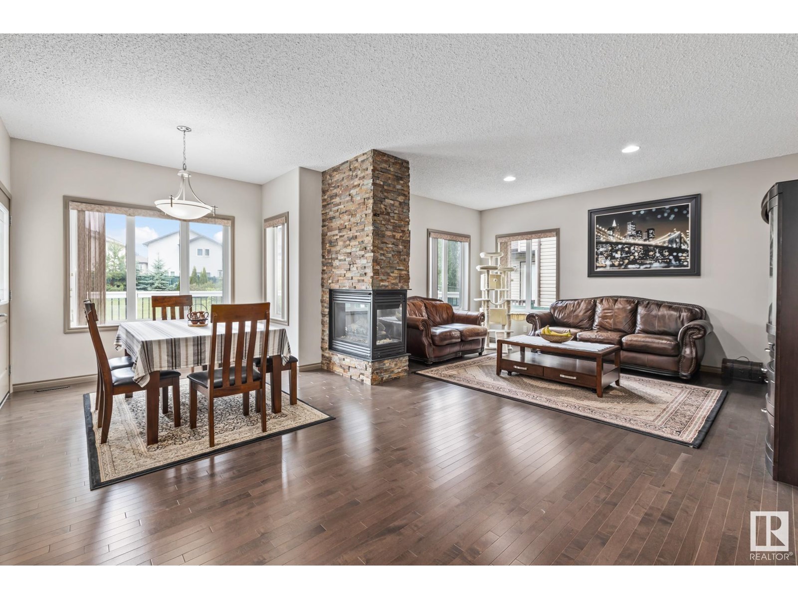 Photo 13 of 9520 206 St Nw, Edmonton AB