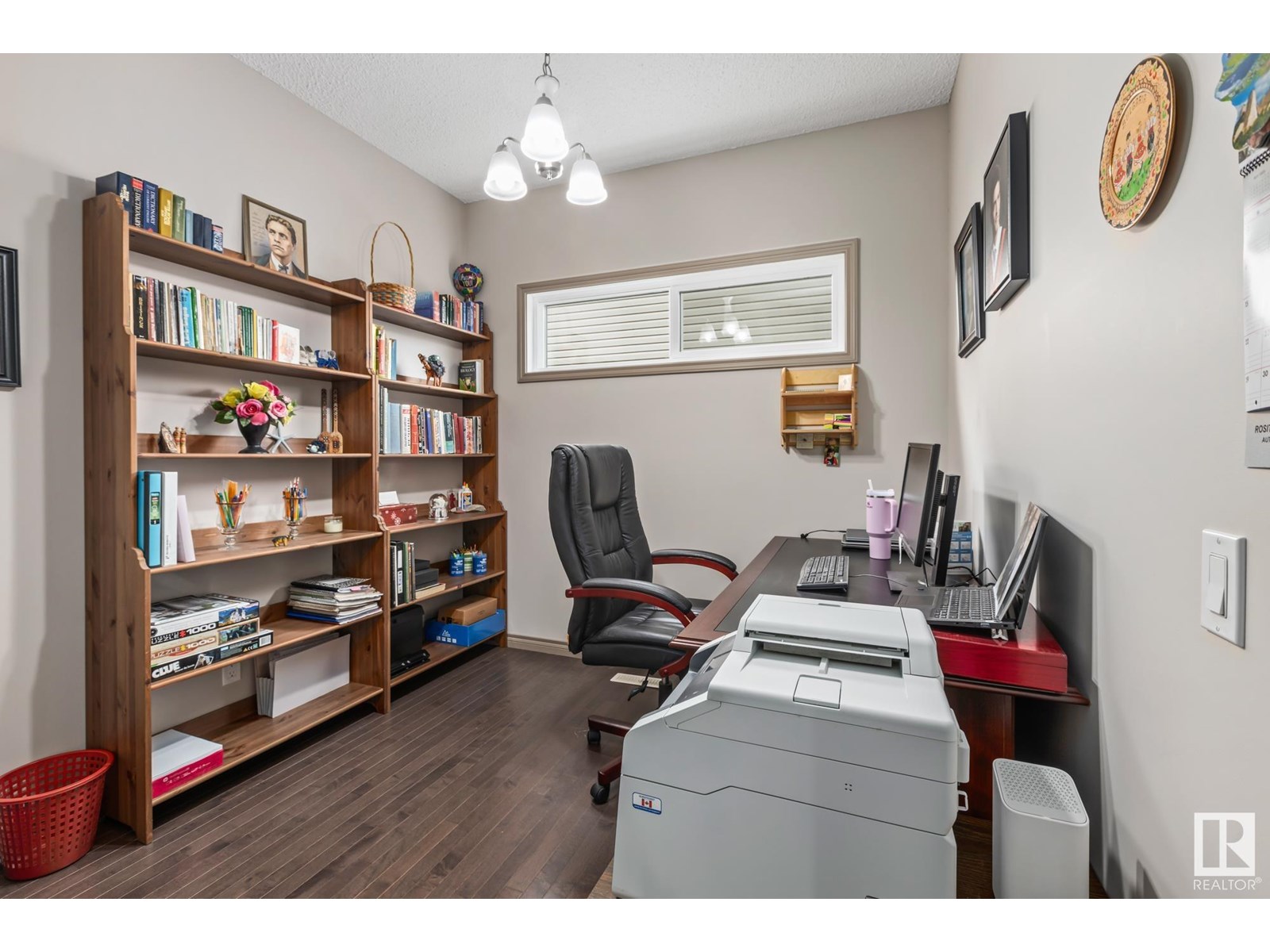 Photo 17 of 9520 206 St Nw, Edmonton AB