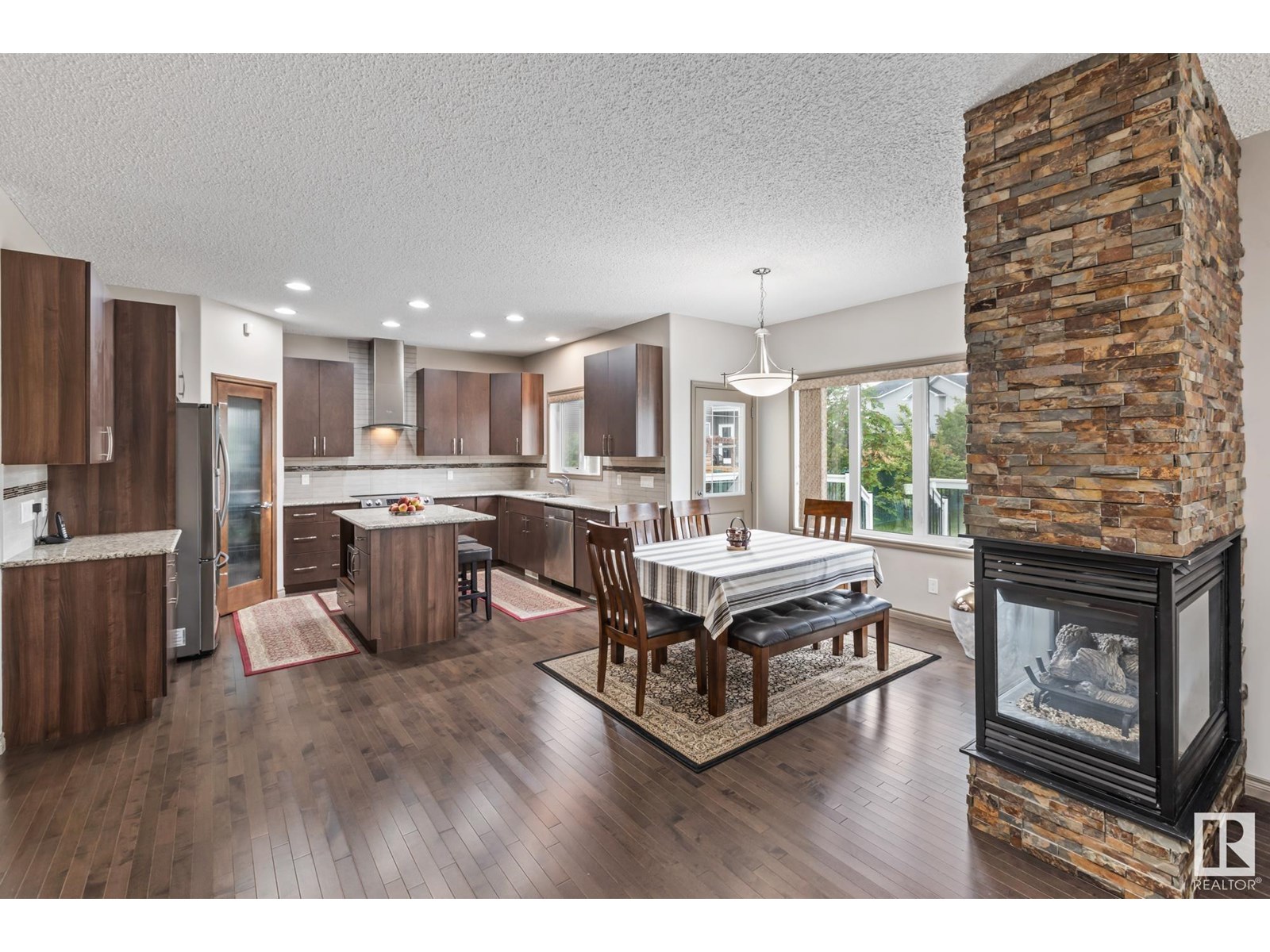 Photo 6 of 9520 206 St Nw, Edmonton AB