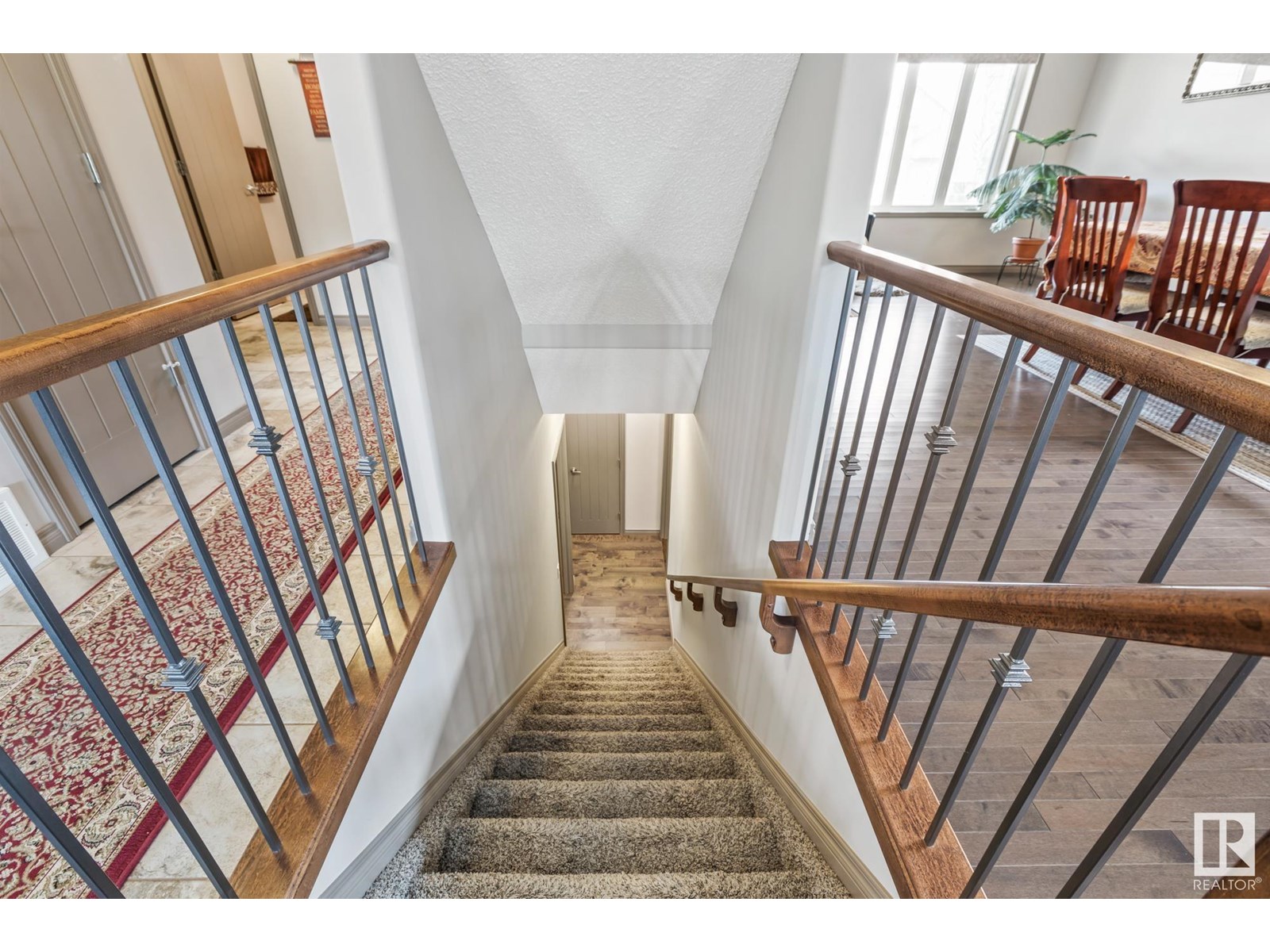Photo 18 of 9520 206 St Nw, Edmonton AB
