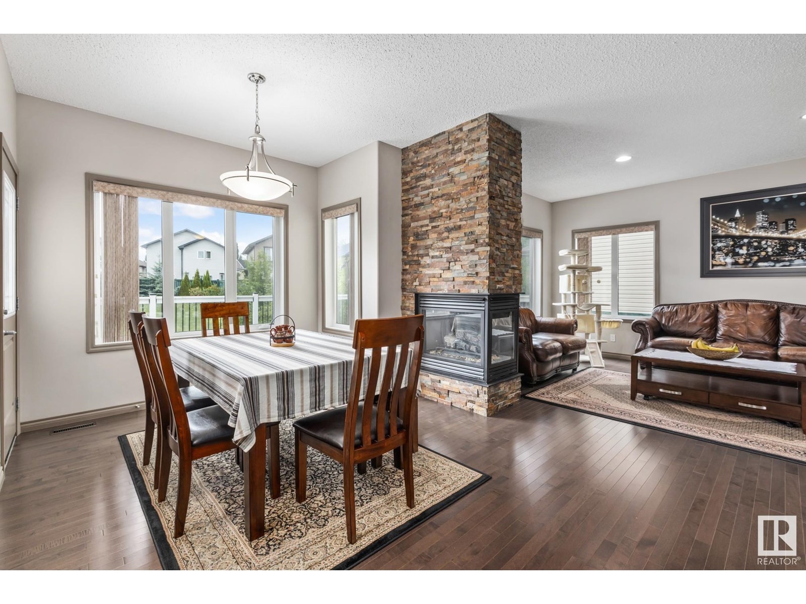 Photo 4 of 9520 206 St Nw, Edmonton AB