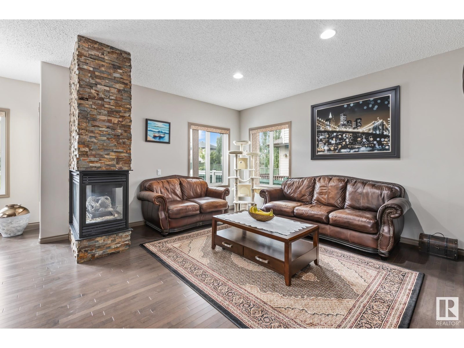 Photo 5 of 9520 206 St Nw, Edmonton AB