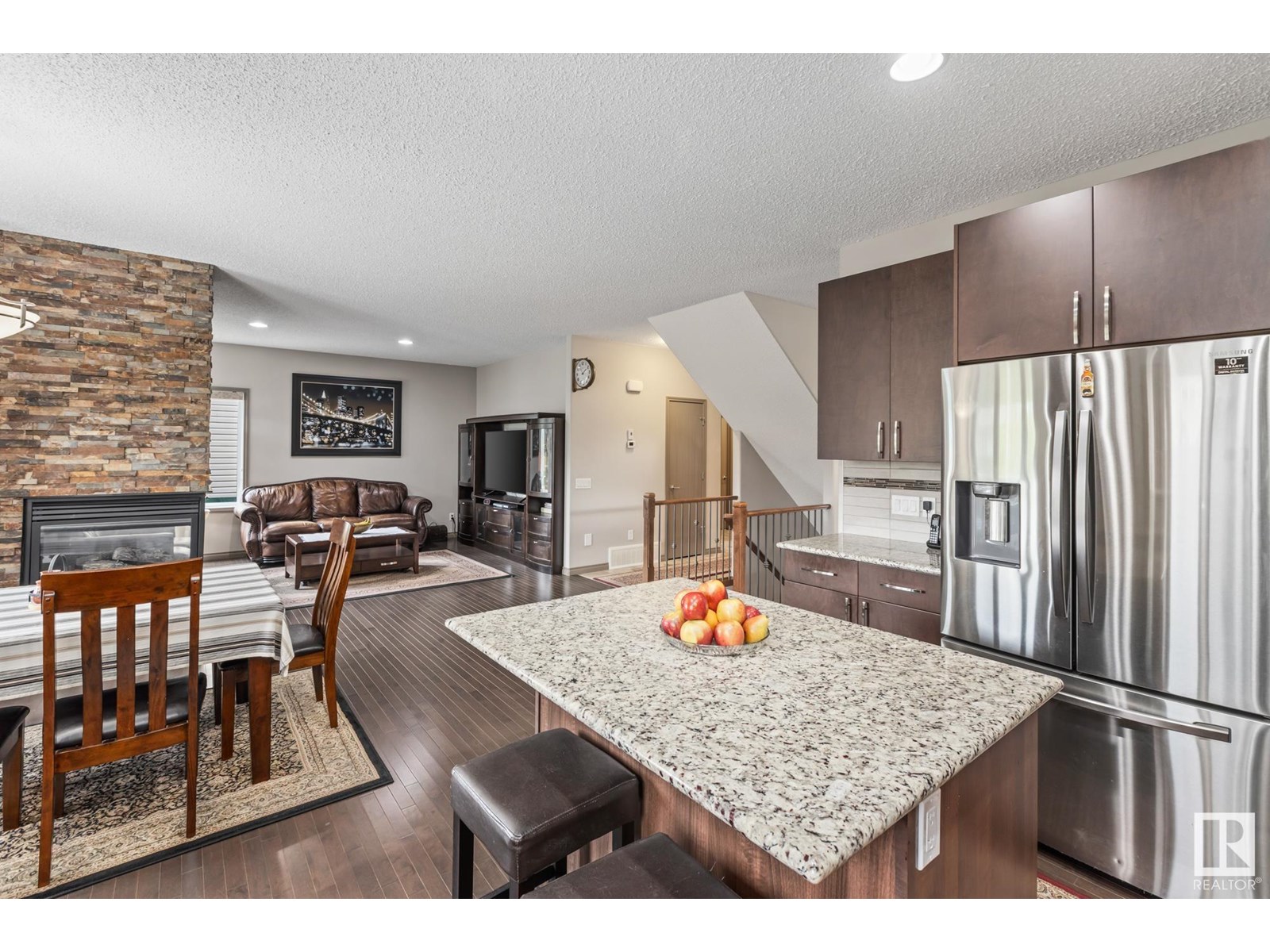 Photo 9 of 9520 206 St Nw, Edmonton AB