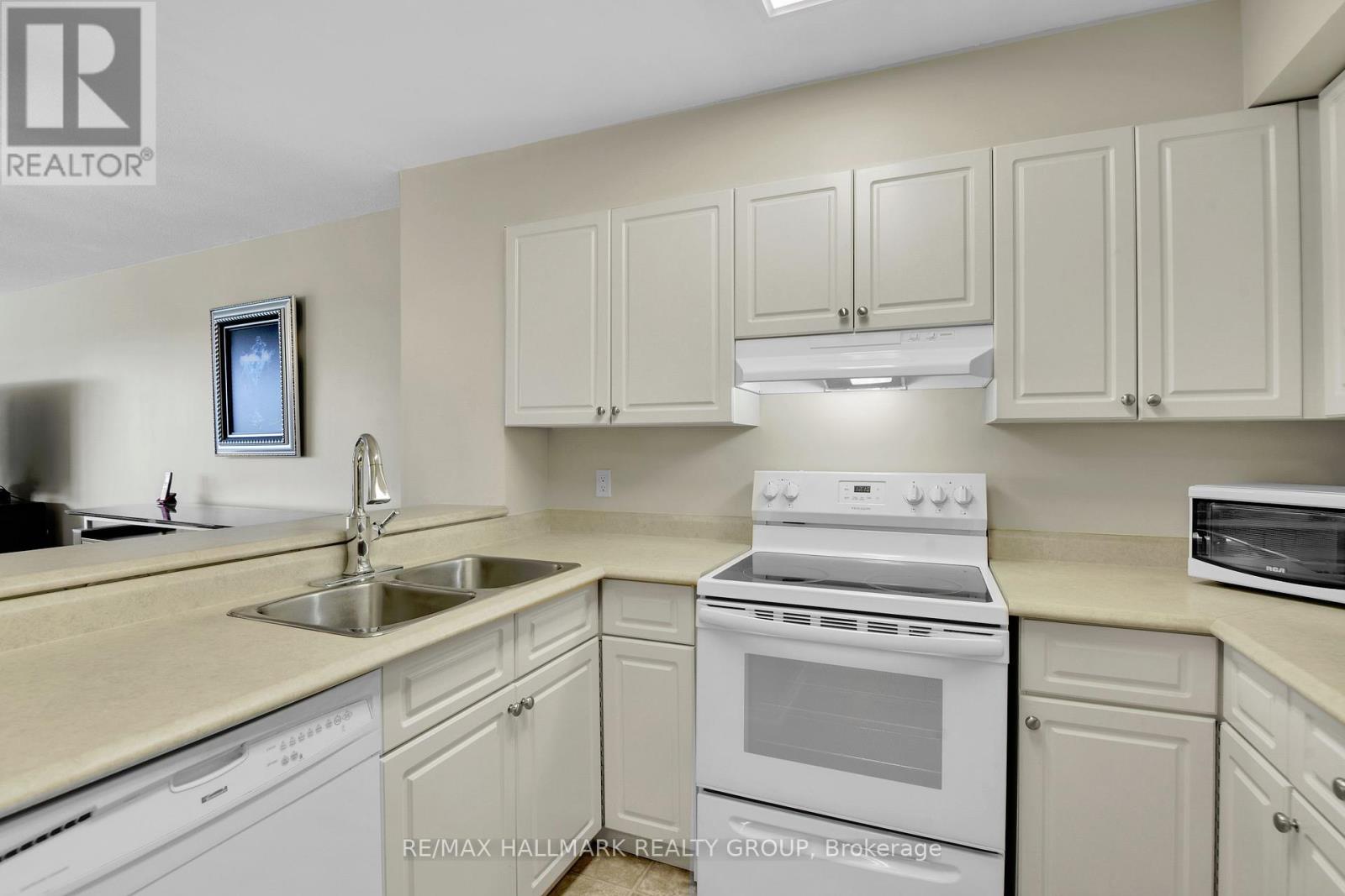 Photo 26 of 503 545 St Laurent Boulevard, Ottawa ON