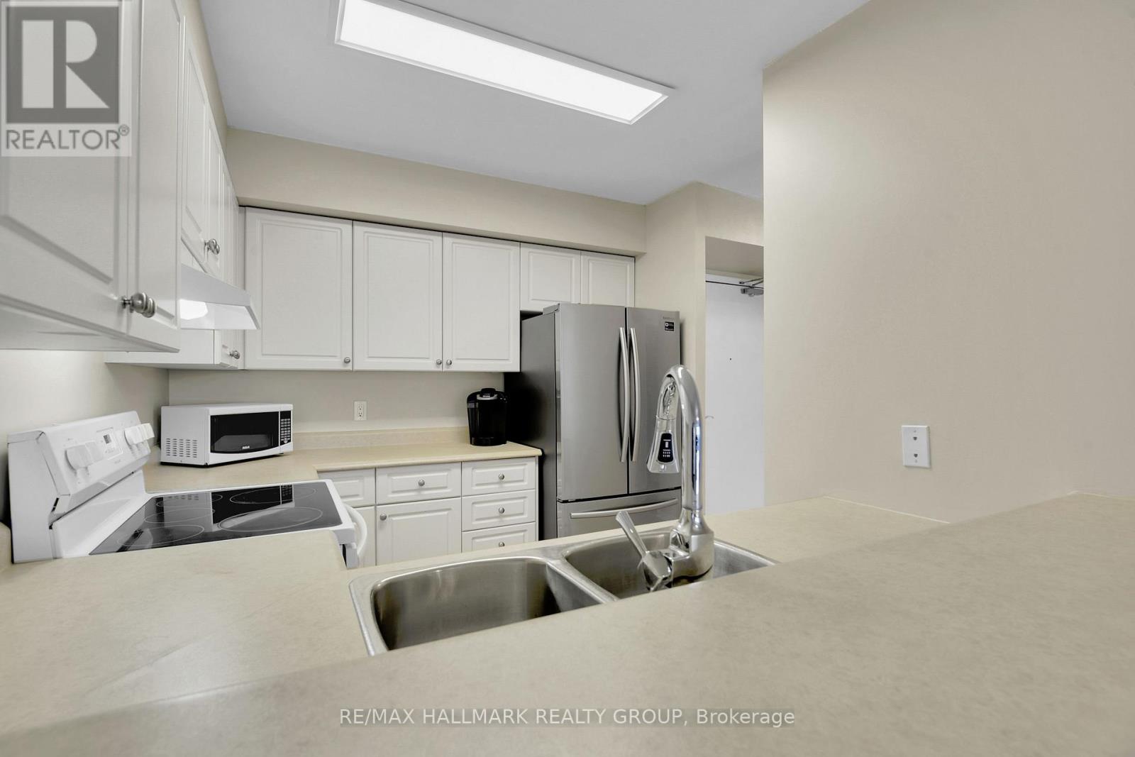 Photo 42 of 503 545 St Laurent Boulevard, Ottawa ON