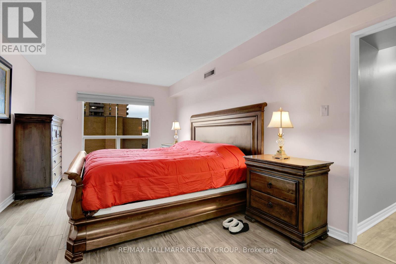 Photo 7 of 503 545 St Laurent Boulevard, Ottawa ON