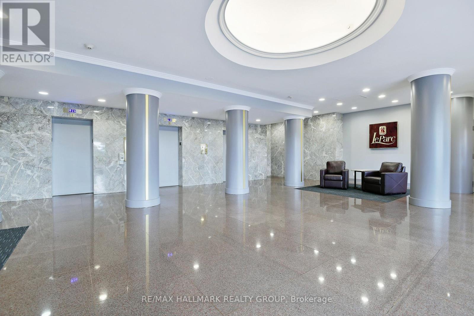 Photo 4 of 503 545 St Laurent Boulevard, Ottawa ON