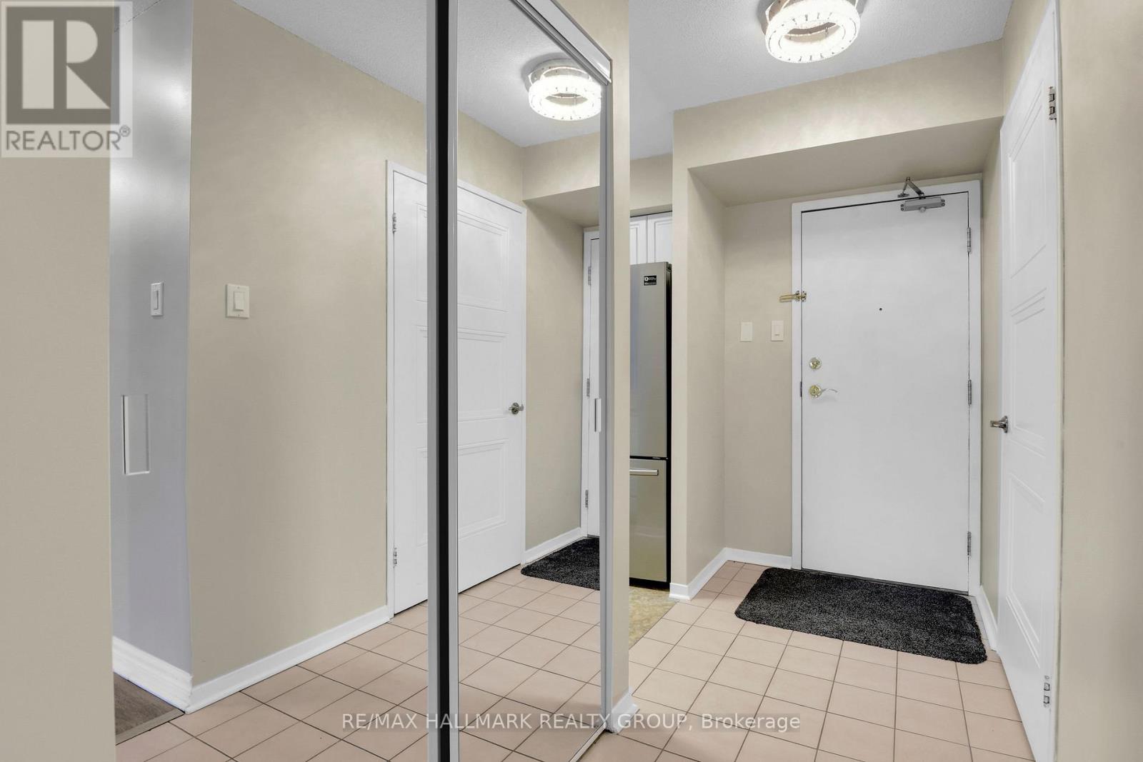Photo 5 of 503 545 St Laurent Boulevard, Ottawa ON