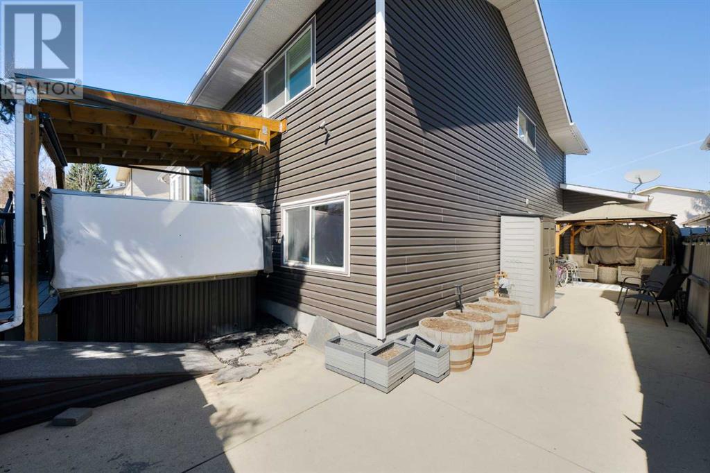 Single Family House 4 Level for Sale in  MacEwan Meadow Way NW MacEwan Glen Calgary 