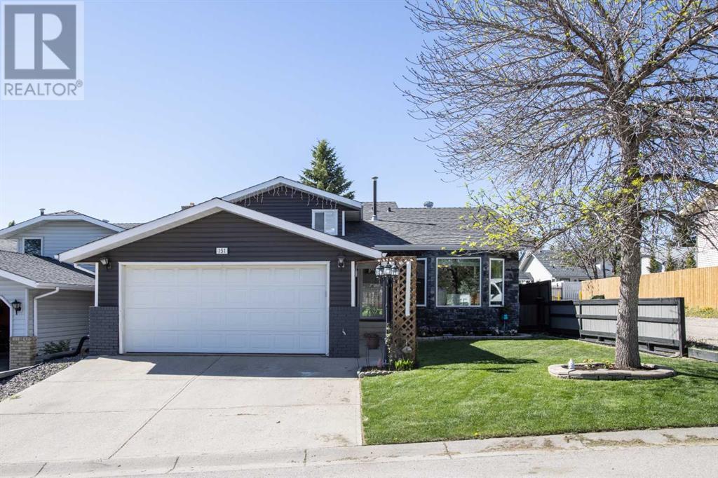Single Family House 4 Level for Sale in  MacEwan Meadow Way NW MacEwan Glen Calgary 