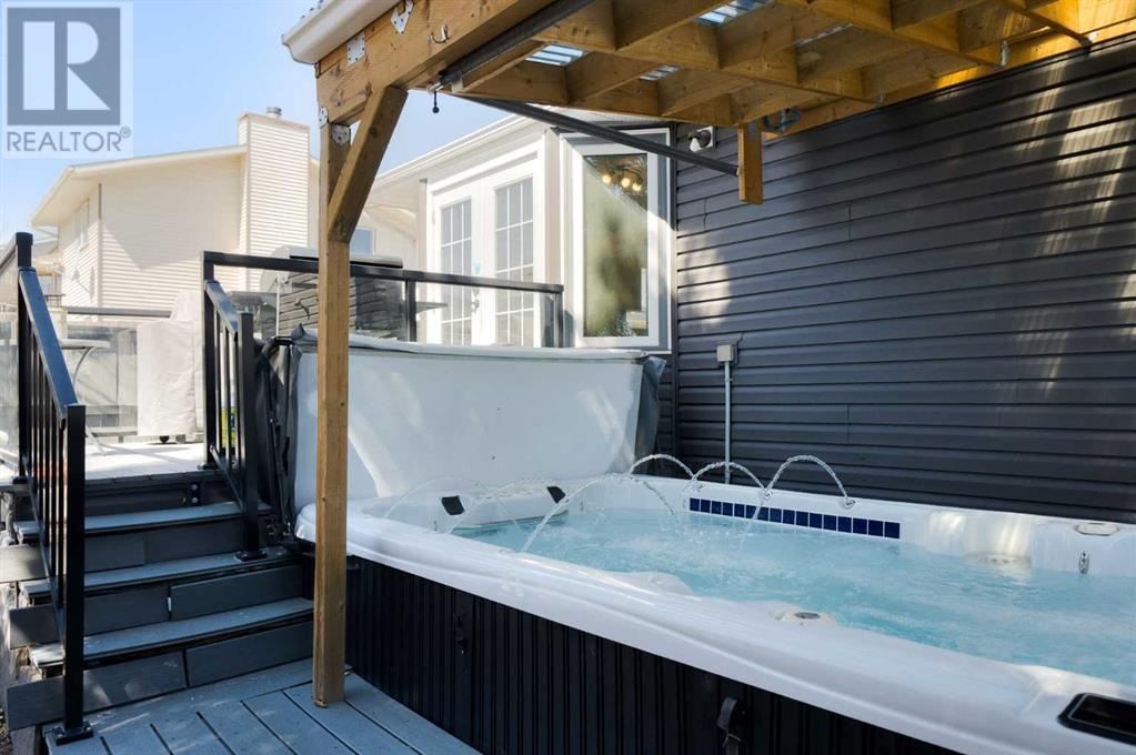 Single Family House 4 Level for Sale in  MacEwan Meadow Way NW MacEwan Glen Calgary 