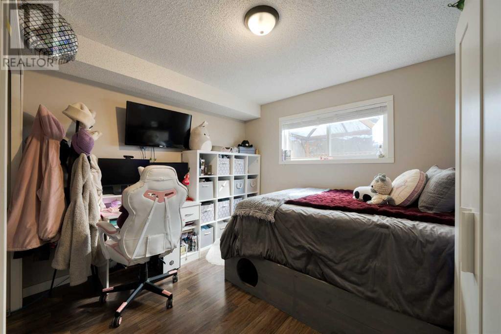 Single Family House 4 Level for Sale in  MacEwan Meadow Way NW MacEwan Glen Calgary 