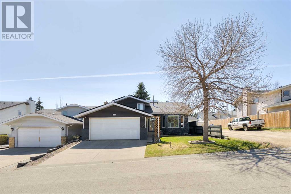 Single Family House 4 Level for Sale in  MacEwan Meadow Way NW MacEwan Glen Calgary 