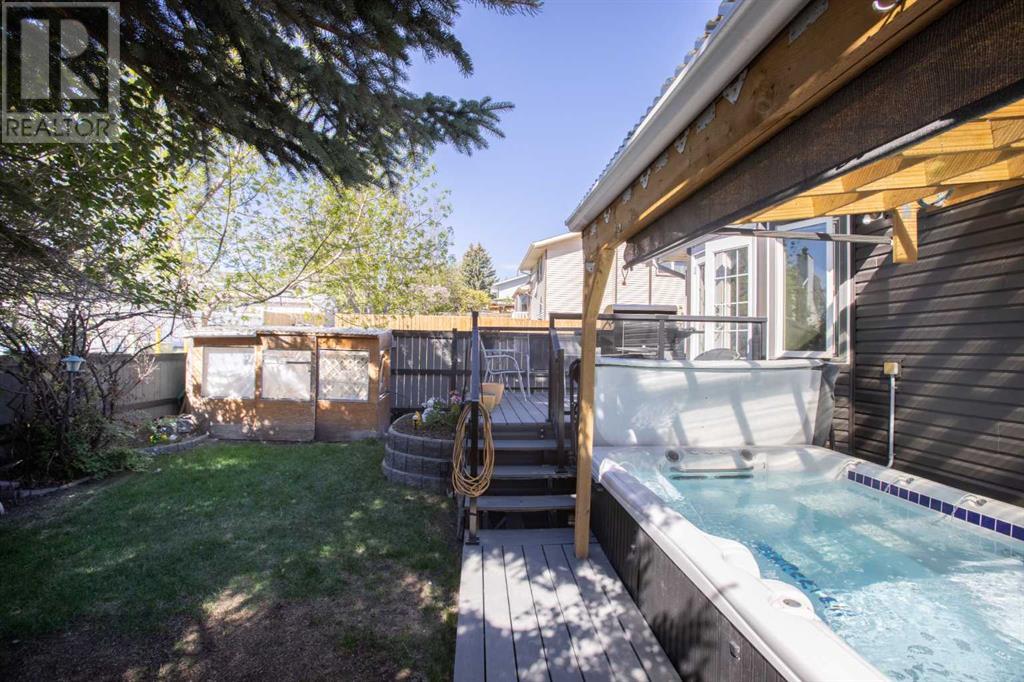 Single Family House 4 Level for Sale in  MacEwan Meadow Way NW MacEwan Glen Calgary 