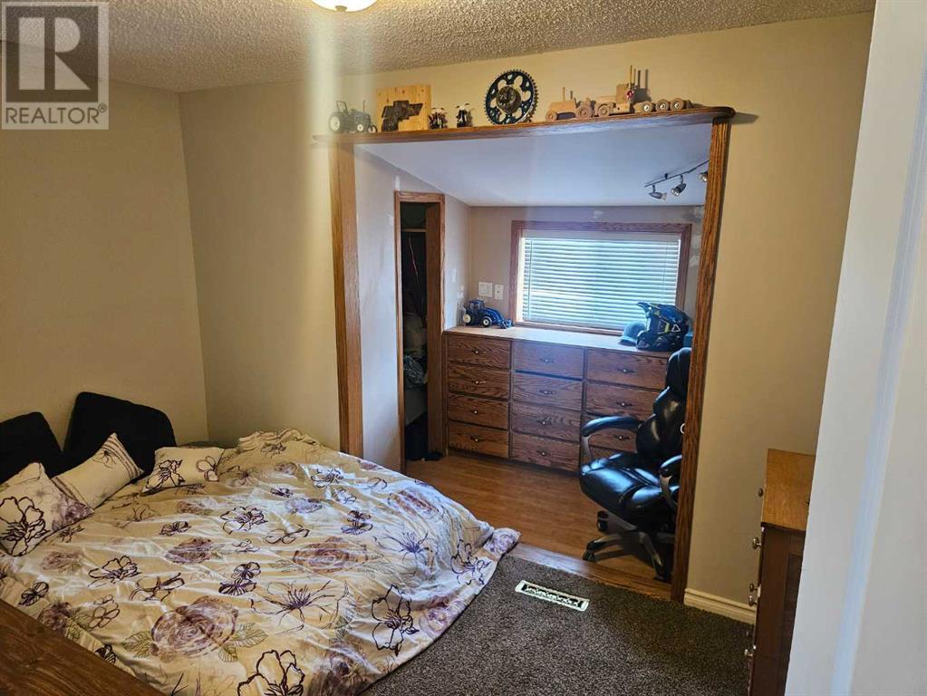 Photo 5 of 1138 42 Avenue N, Lethbridge AB