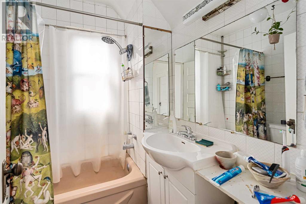 Single Family House for Sale in   Avenue SW Cliff Bungalow Calgary 
