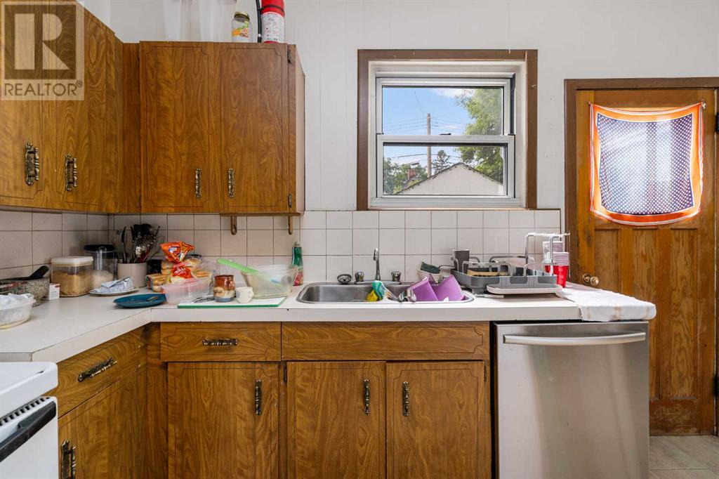 Single Family House for Sale in   Avenue SW Cliff Bungalow Calgary 